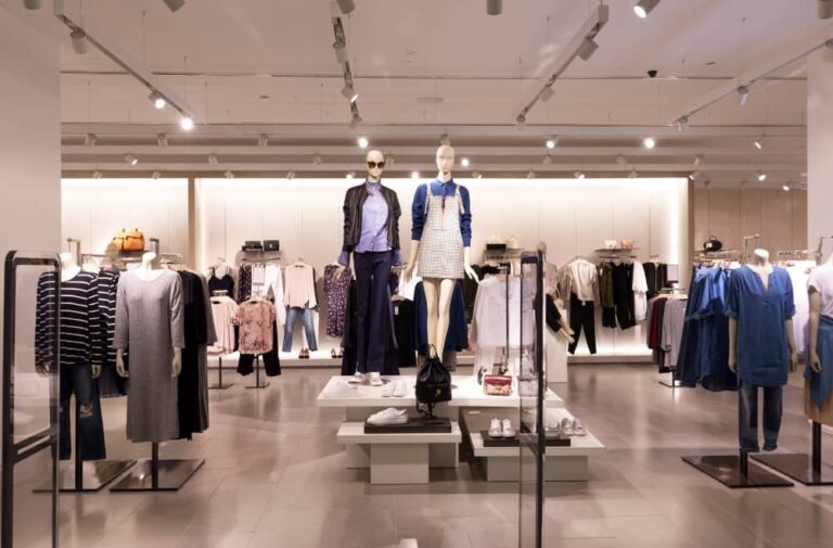 A high end retail fitout of a modern clothing store within a large shopping centre.